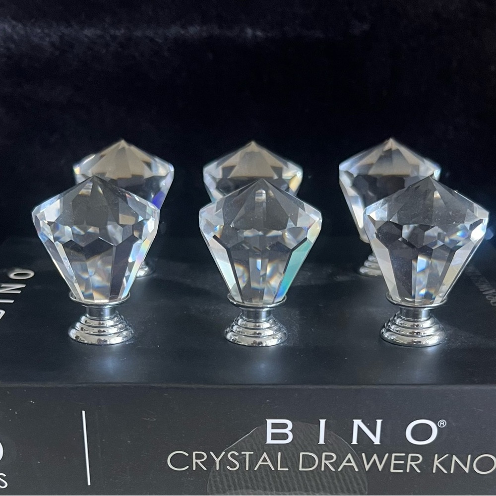 BINO 6 Piece Faceted Crystal Cabinet / Drawer Knobs